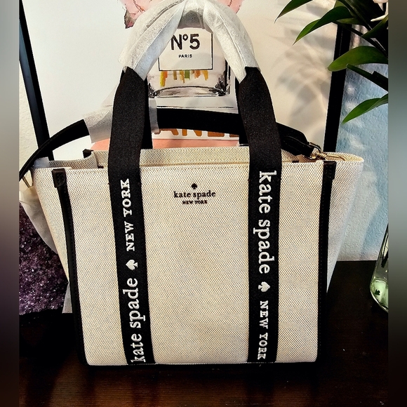 Kate Spade Kip Canvas Small Tote Bag. - Picture 1 of 9